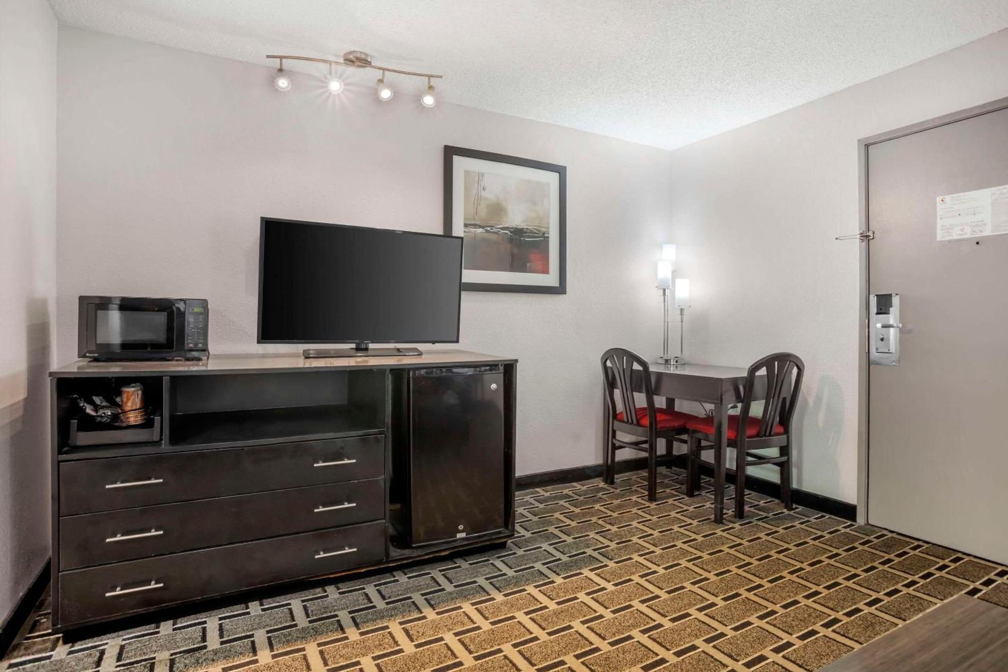Comfort Suites Nashville Airport - Bna Buitenkant foto